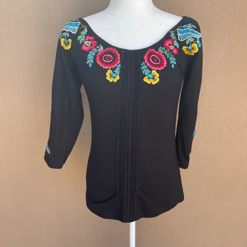 Vintage Collection Embroidered Floral Knit Top, Blouse Size Small - Picture 3 of 12